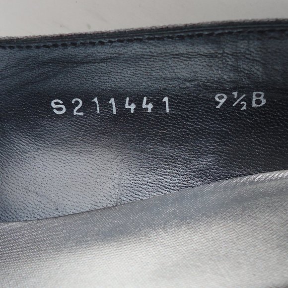 SIZE 9.5 B. Stuart Weitzman dressy satin shoes. - Picture 15 of 16